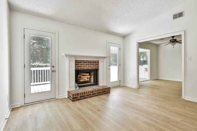 Building Photo - 204 Ruskin Rd