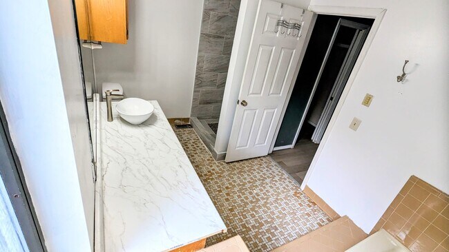 Building Photo - 7720 S Lakewood Ave