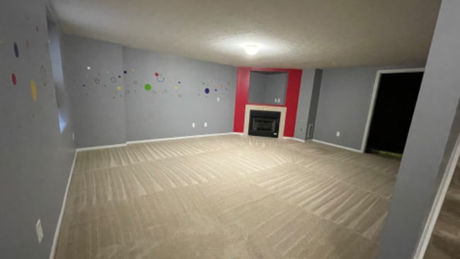 Building Photo - 593 Lazelle Rd