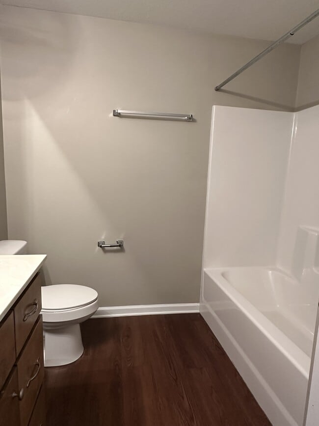 Building Photo - 128 Branch St