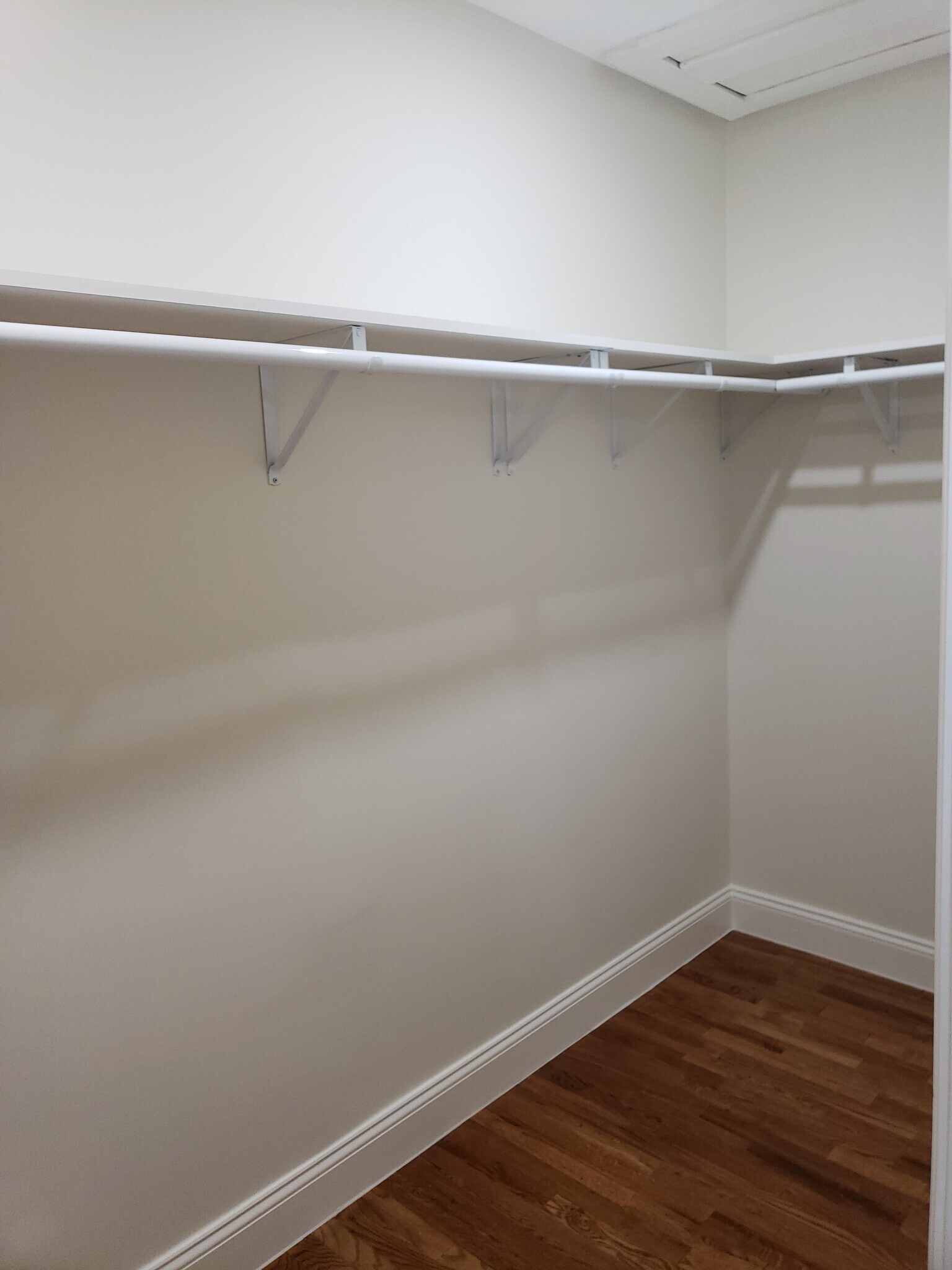 Building Photo - 34 Old East Neck Rd