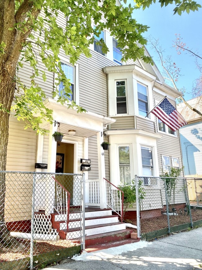 Primary Photo - 44 Trinity Ave