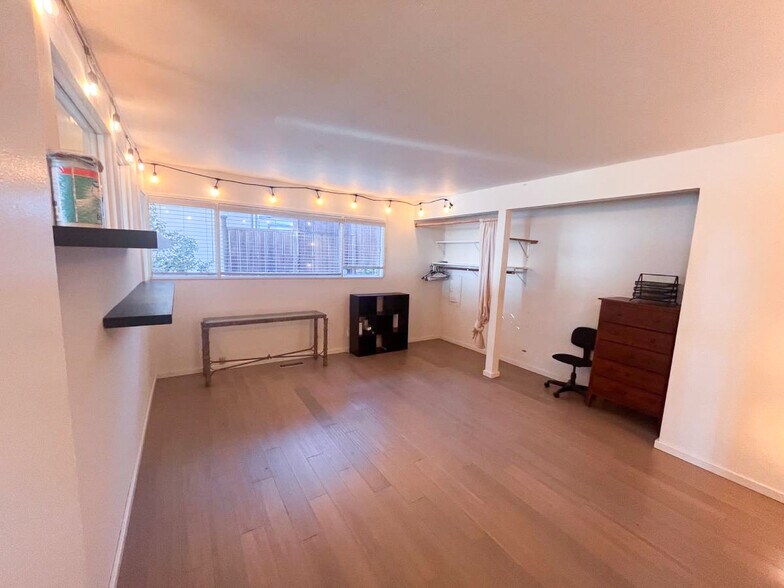 Building Photo - 6925 Snake Rd