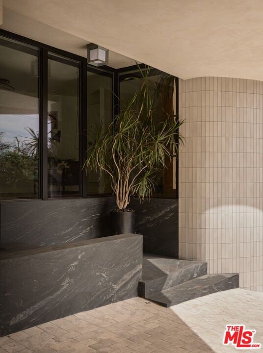 Building Photo - 8593 Hollywood Blvd