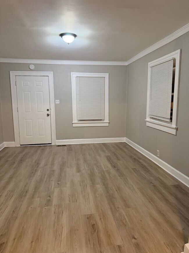 Building Photo - 861 N Drexel Ave