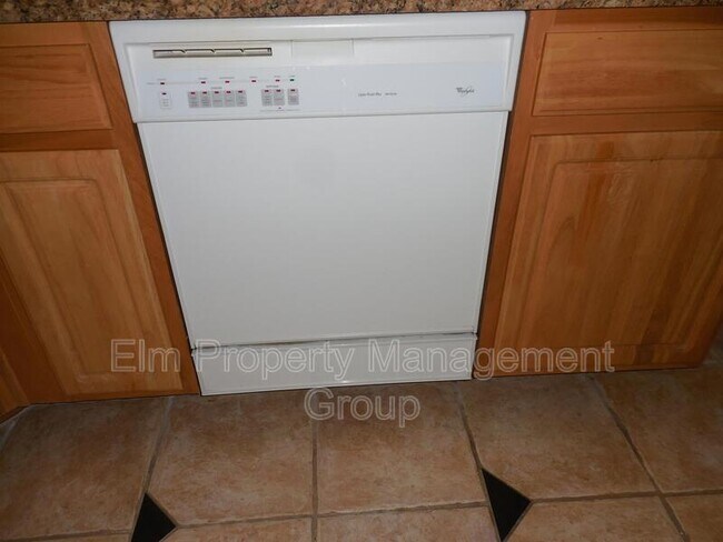 Building Photo - 3555 Meridale Dr