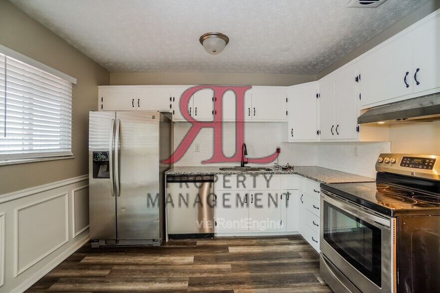 Building Photo - 363 Regents Rd