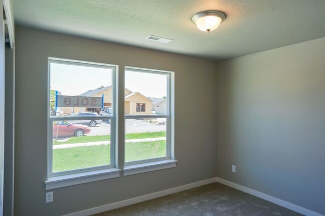 Building Photo - 3 Bedroom, 2 Bath Home  Built in 2022 - Po...