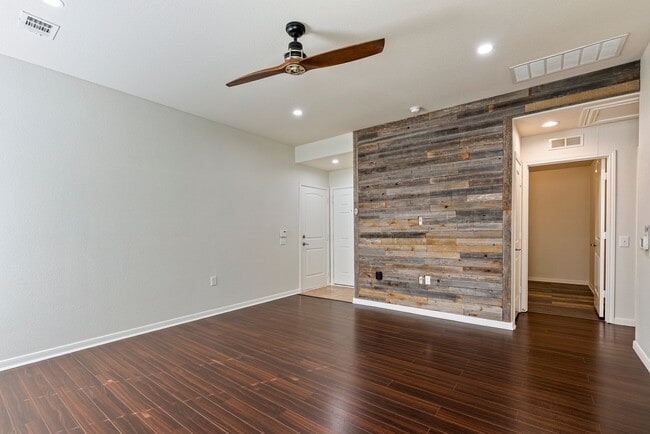 Building Photo - 10200 Lone Pine Ln
