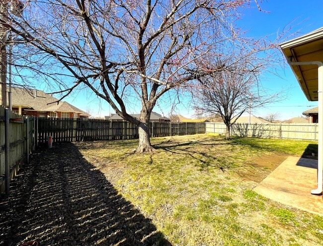 Building Photo - 3913 Lamar Dr