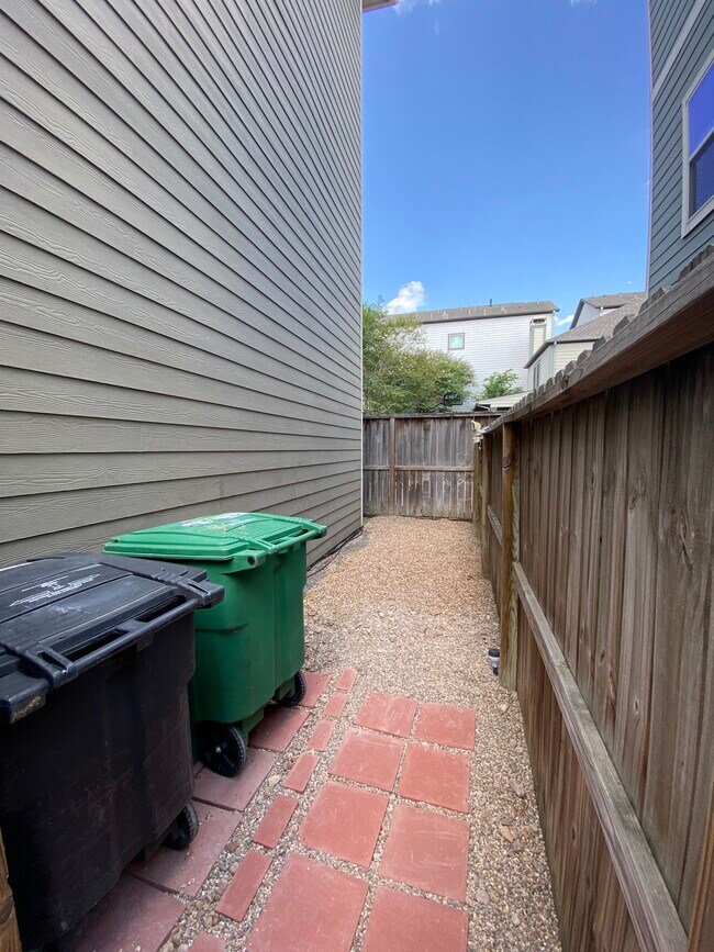 Outdoor Storage Area to Side of House - 921 W 24th St