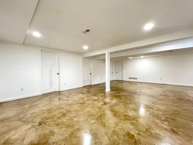 Building Photo - 1515 Mautenne Dr