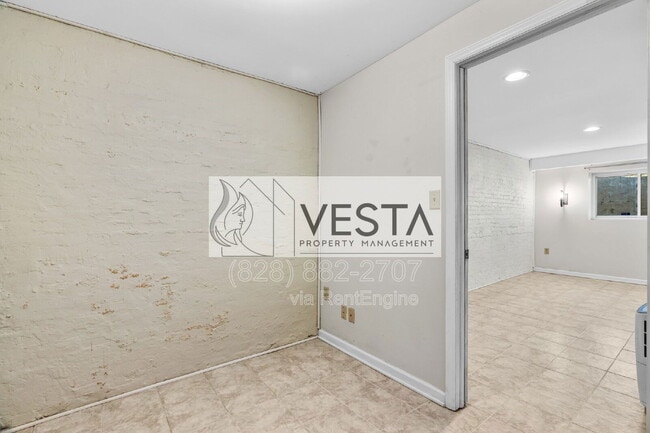 Building Photo - 18 Canterbury Rd