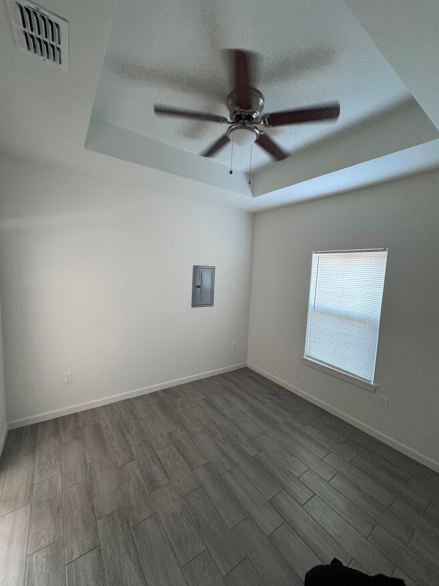 Building Photo - 2421 N Valley Cir