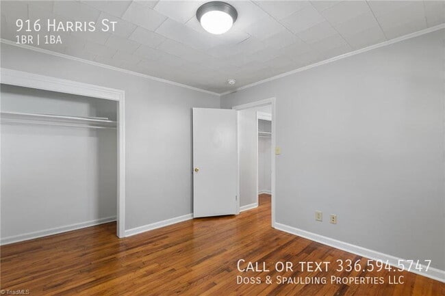 Building Photo - 916 Harris St