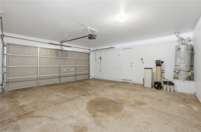 Building Photo - 5555 Airview Ct