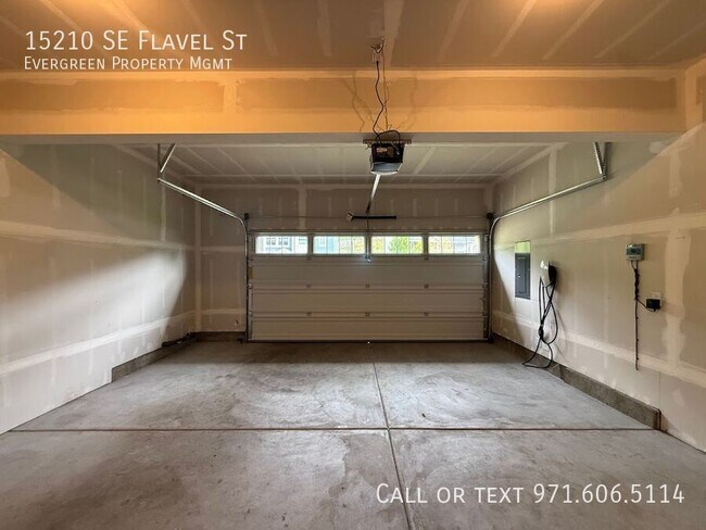 Building Photo - 15210 SE Flavel St