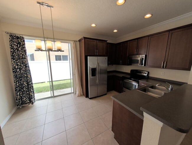 Building Photo - Elegant 2 Bed 2.5 Bath In Largo