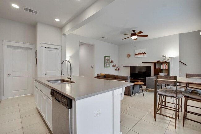 Building Photo - 13001 Hymeadow Dr