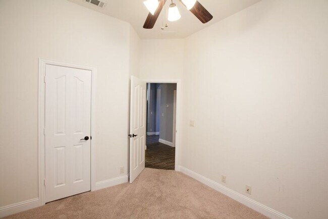 Building Photo - 517 Kelvington Dr