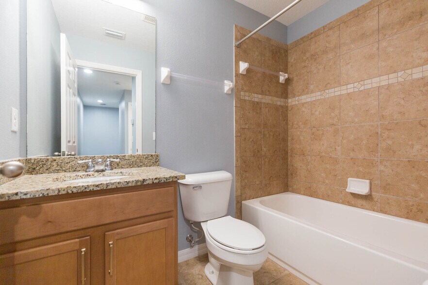 Building Photo - 15939 Fishhawk View Dr