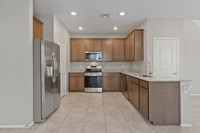 Building Photo - Modern 3-Bedroom + Loft Near VA Hospital