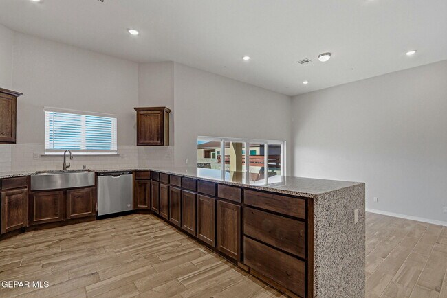 Building Photo - 957 Gulf Streams Ave