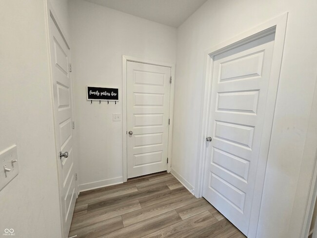 Building Photo - 5128 Summerton St