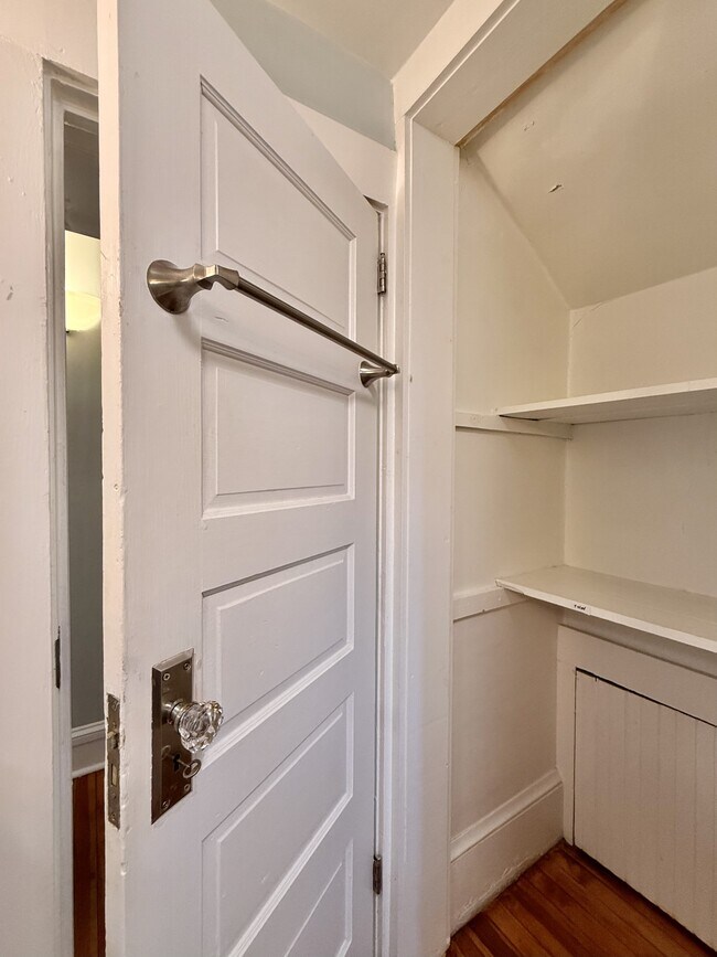 Building Photo - 107 W Geer St