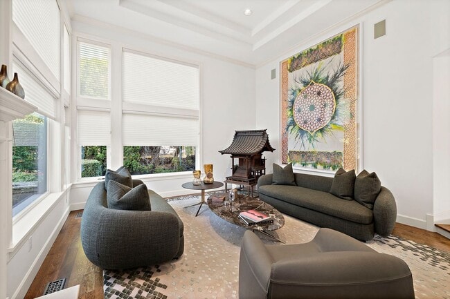 Building Photo - 4Bd/4.5Ba Medina House