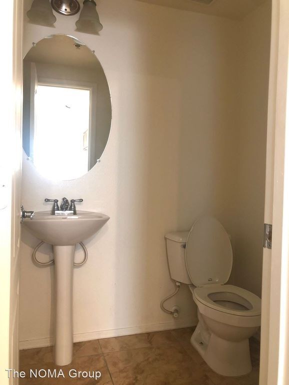 1/2 bath off kitchen area - 2401 E Rio Salado Pky