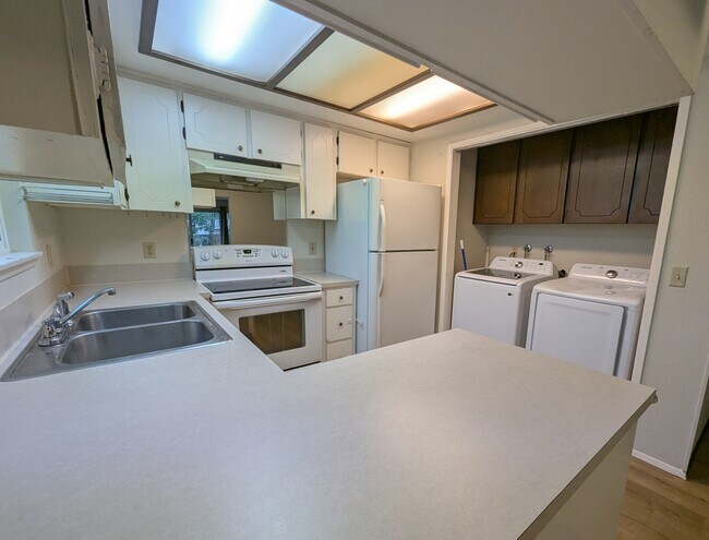 Building Photo - 1307 Eastside St NE