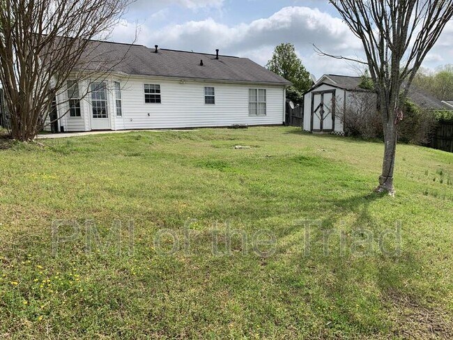 Building Photo - 2457 Shadow Valley Rd