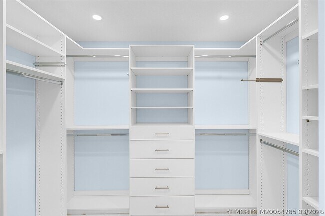 Building Photo - 9550 S Ocean Dr
