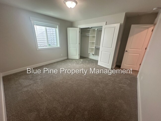 Building Photo - 176 Hideout Dr
