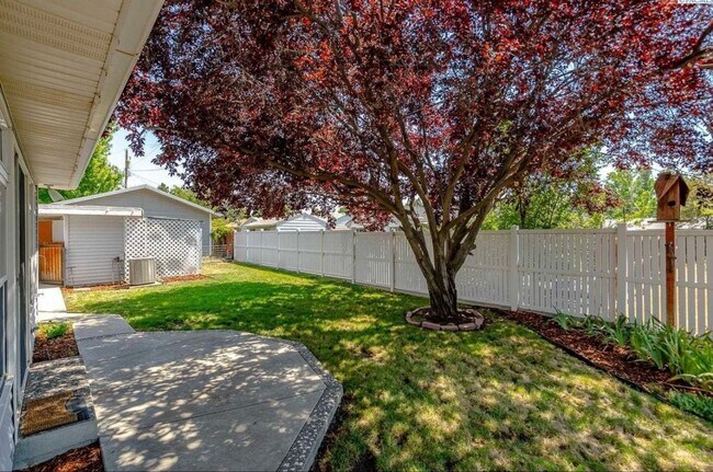 Building Photo - Charming 3-Bedroom Home
