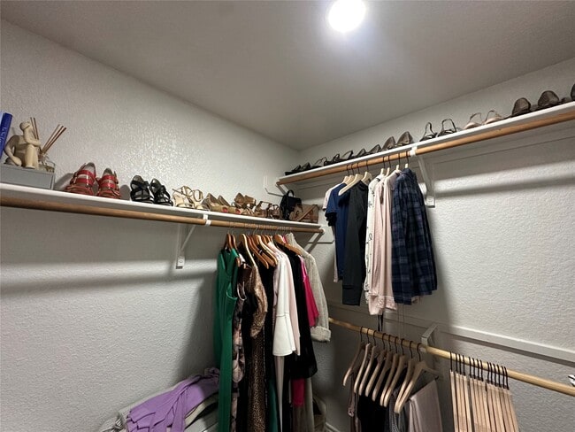 Building Photo - 21641 Forest Colony Dr