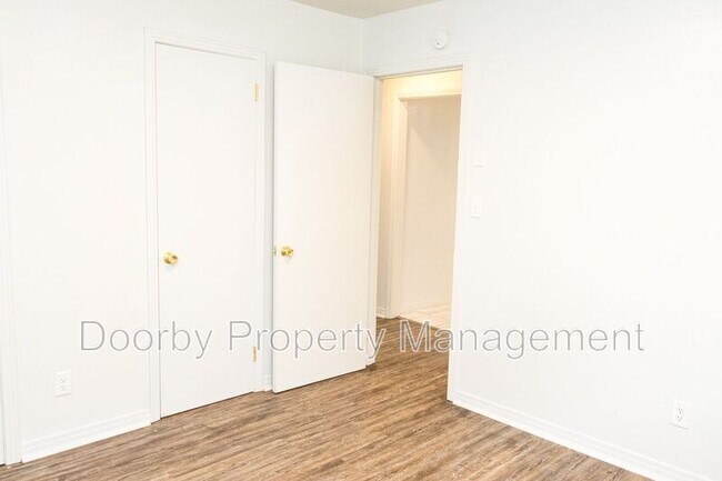 Building Photo - 2027 Lee St