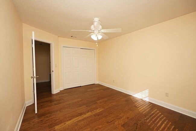 Building Photo - Shalimar Location