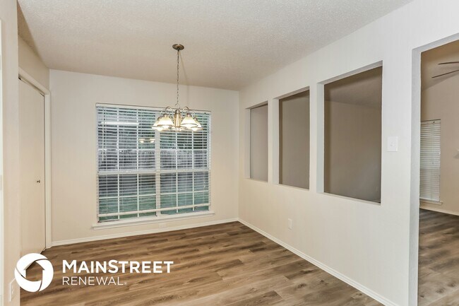 Building Photo - 4104 Hathaway Dr