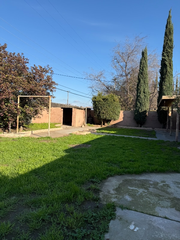 Building Photo - 4869 E Simpson Ave