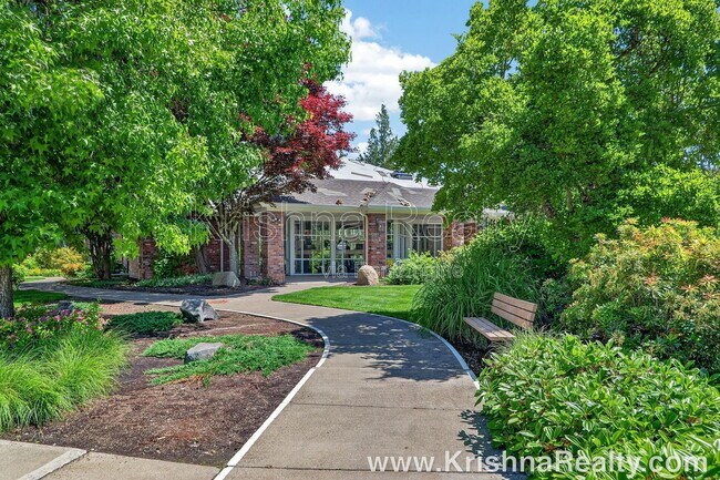 Building Photo - 1175 NE 64th Ln