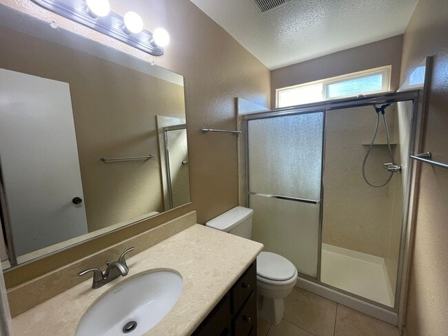Building Photo - 3233 Nightingale Dr