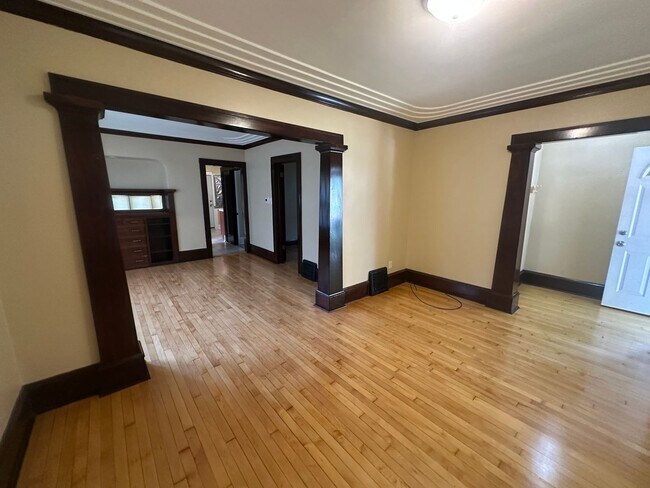 Building Photo - 1563 S 33rd St
