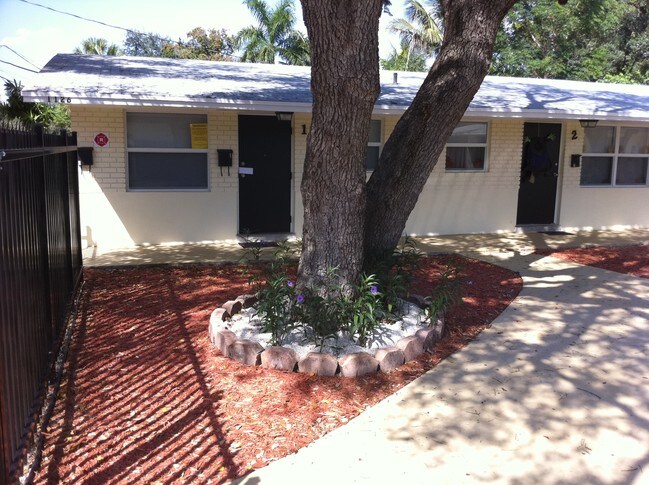 Building Photo - 1126 SW 15th Ter