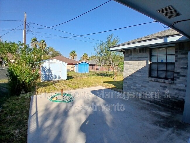 Building Photo - 3601 Mina De Oro