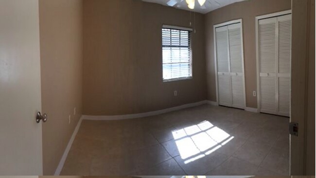 Building Photo - 2623 Magdalina Dr