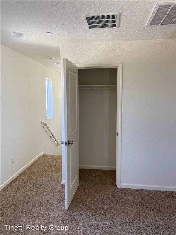 Building Photo - 268 Sullivan Dr