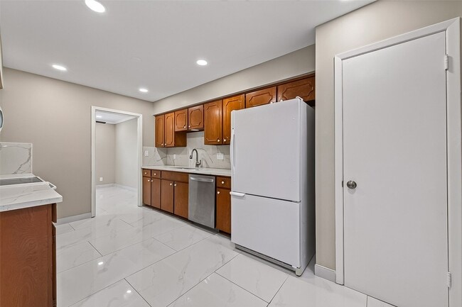 Building Photo - 6649 De Moss Dr