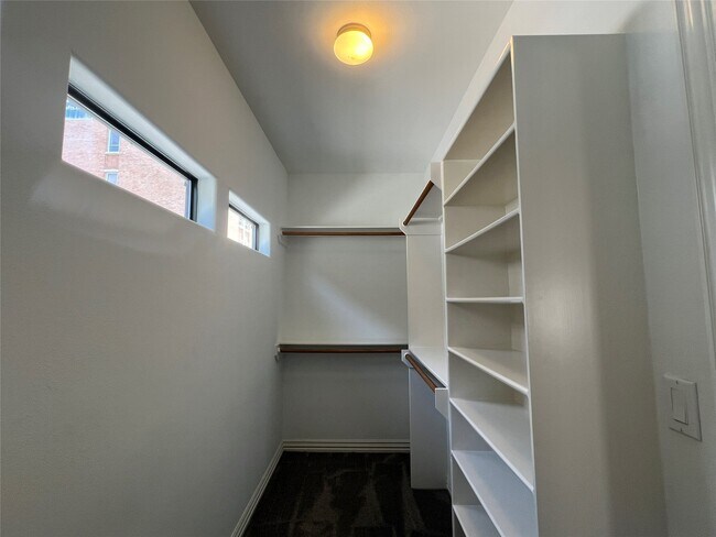 Building Photo - 2314 Camden Dr